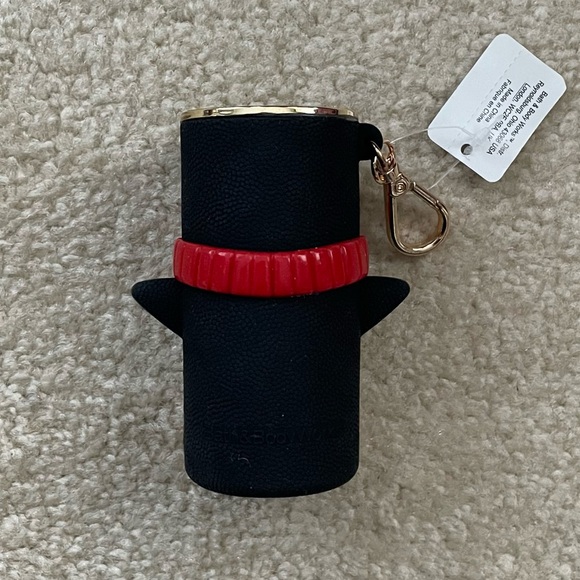 Bath & Body Works Holiday Penguin Hand Sanitizer Spray Holder - Picture 2 of 16